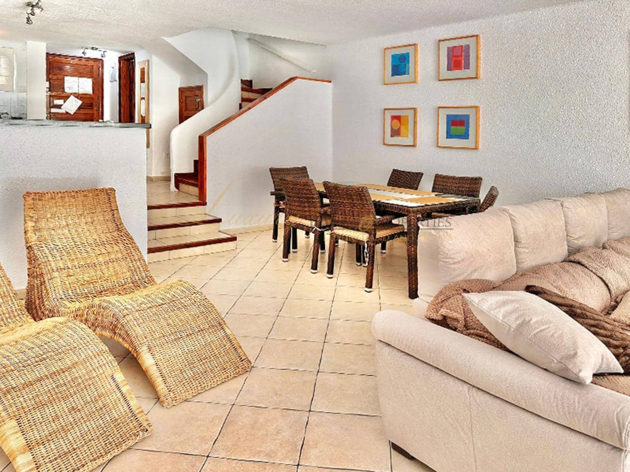2 soveværelse Villa til salg i Playa de las Americas med swimmingpool - € 795.000 (Ref: 9909720)