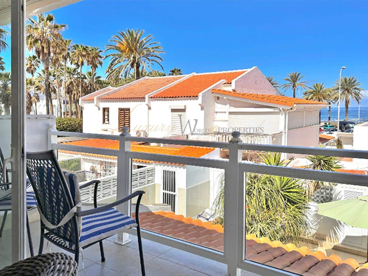 2 soveværelse Villa til salg i Playa de las Americas med swimmingpool - € 795.000 (Ref: 9909720)