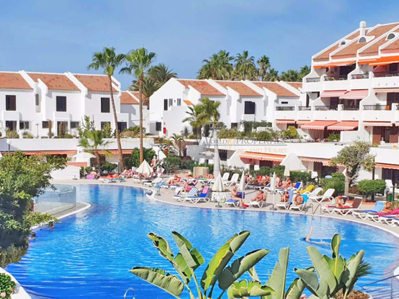 2 soveværelse Villa til salg i Playa de las Americas med swimmingpool - € 795.000 (Ref: 9909720)