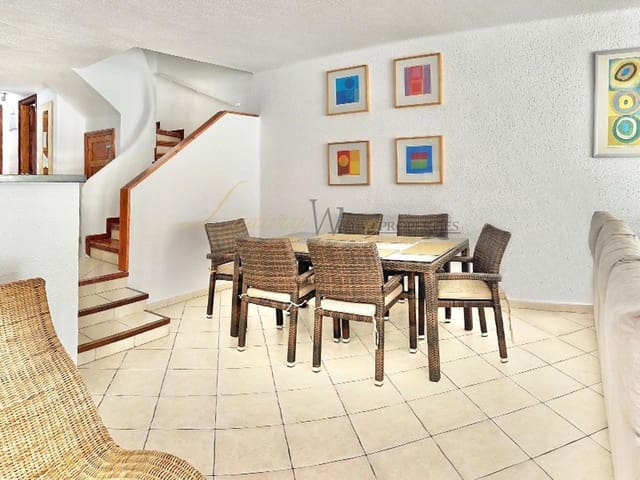 2 soveværelse Villa til salg i Playa de las Americas, Arona - € 795.000 (Ref: 9909720)