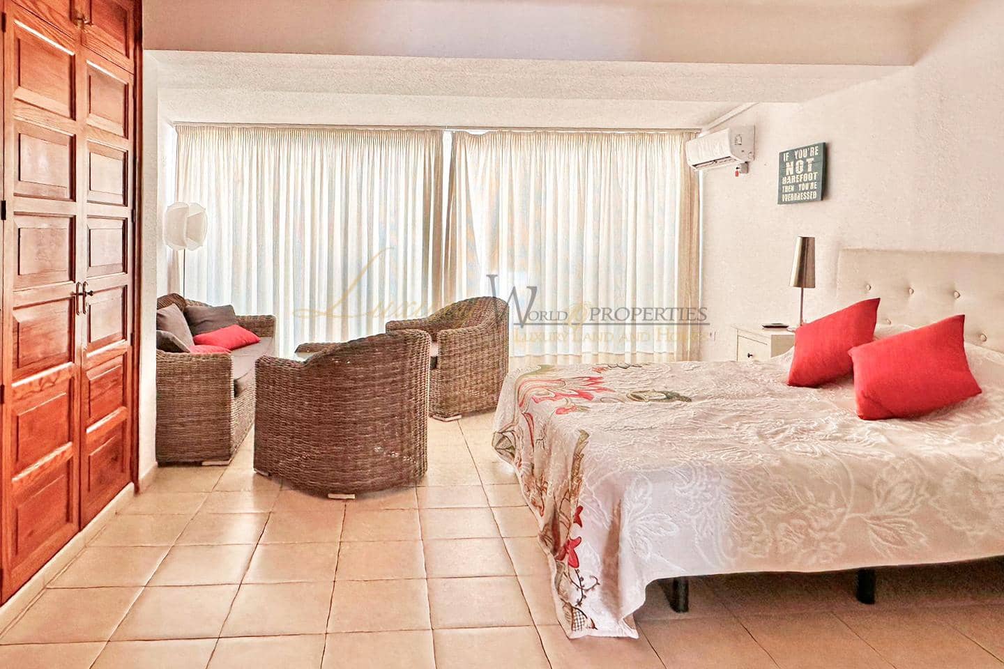 2 bedroom Villa for sale in Playa de las Americas with pool - € 795,000 (Ref: 9909720)