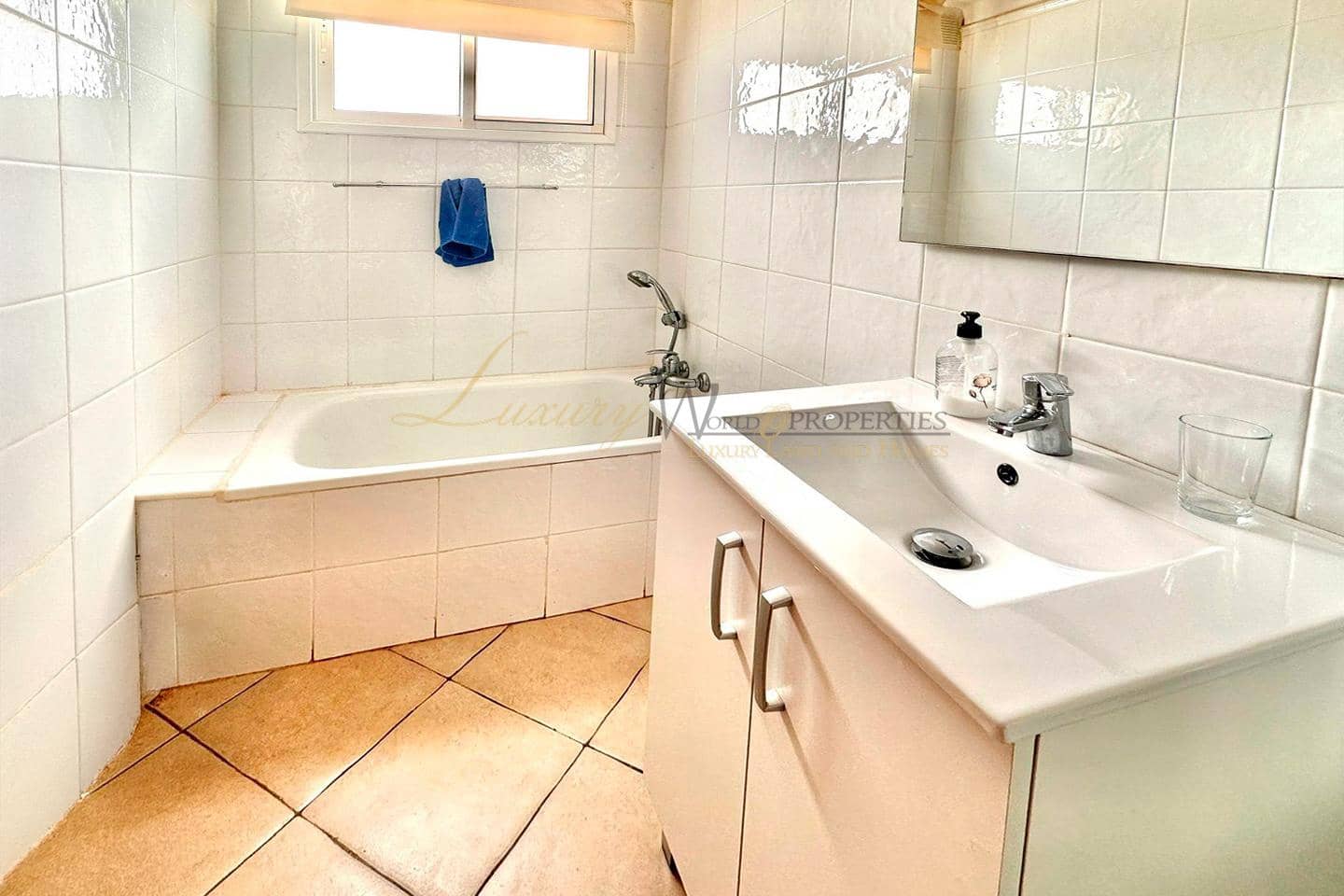 2 bedroom Villa for sale in Playa de las Americas with pool - € 795,000 (Ref: 9909720)