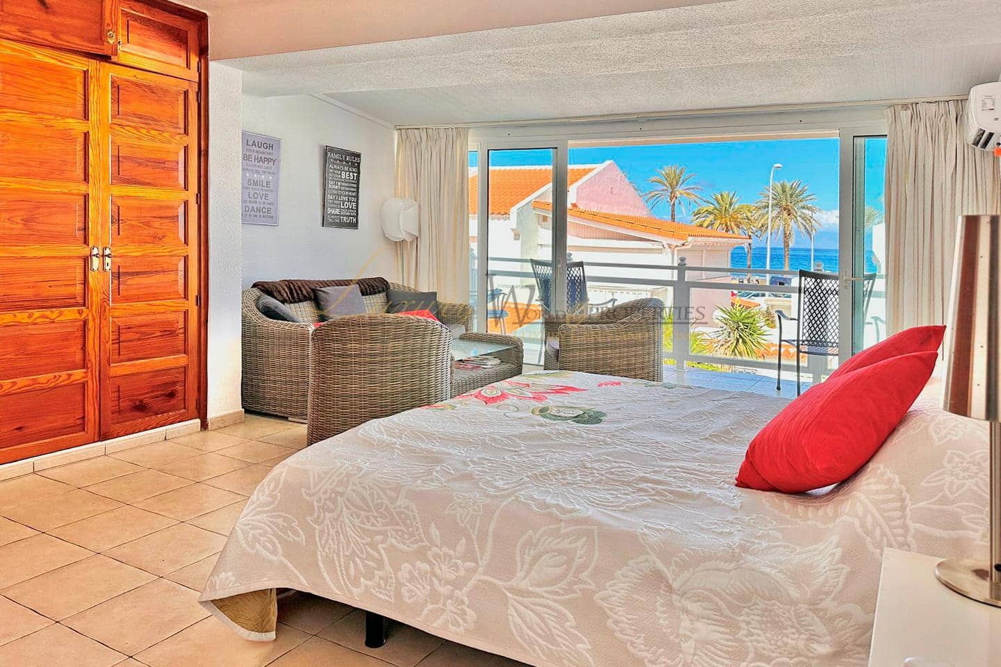2 bedroom Villa for sale in Playa de las Americas with pool - € 795,000 (Ref: 9909720)