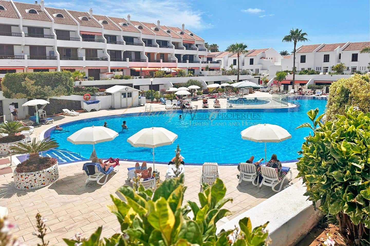 2 bedroom Villa for sale in Playa de las Americas with pool - € 795,000 (Ref: 9909720)