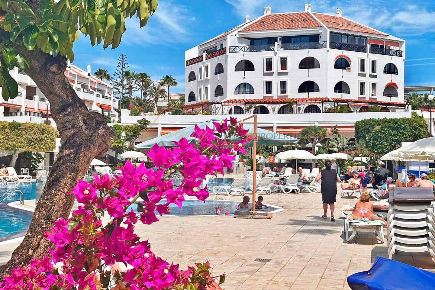 2 bedroom Villa for sale in Playa de las Americas with pool - € 795,000 (Ref: 9909720)