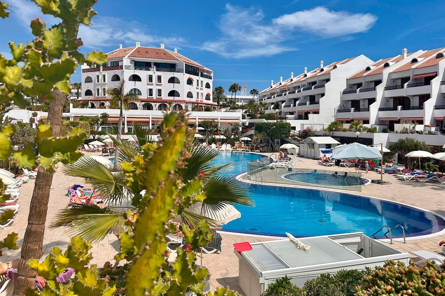 2 bedroom Villa for sale in Playa de las Americas with pool - € 795,000 (Ref: 9909720)