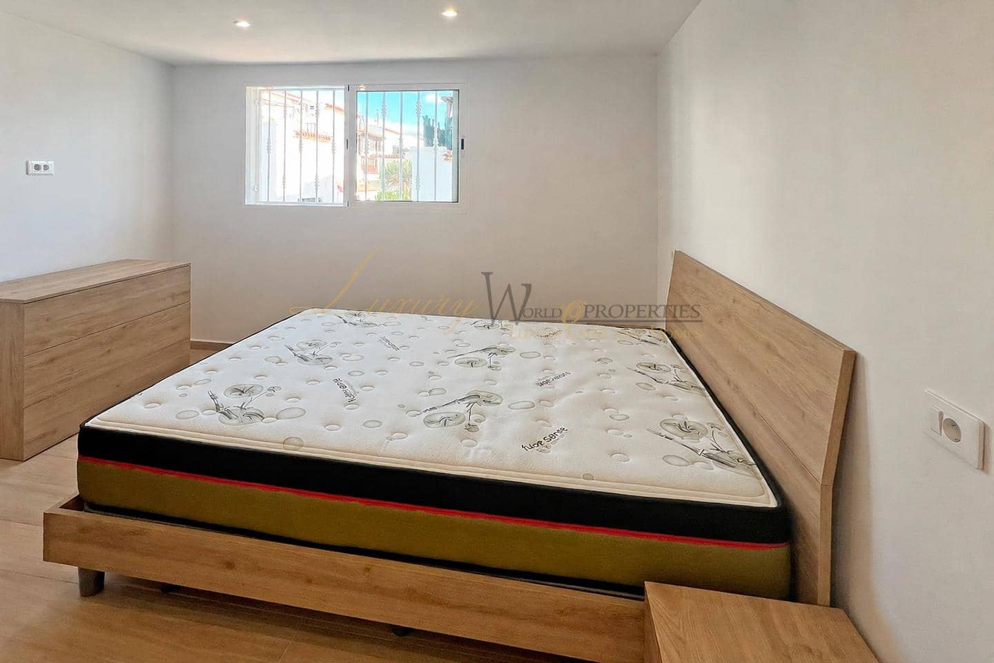Piso de 2 habitaciones en Costa del Silencio en venta con piscina - 230.000 € (Ref: 9920908)