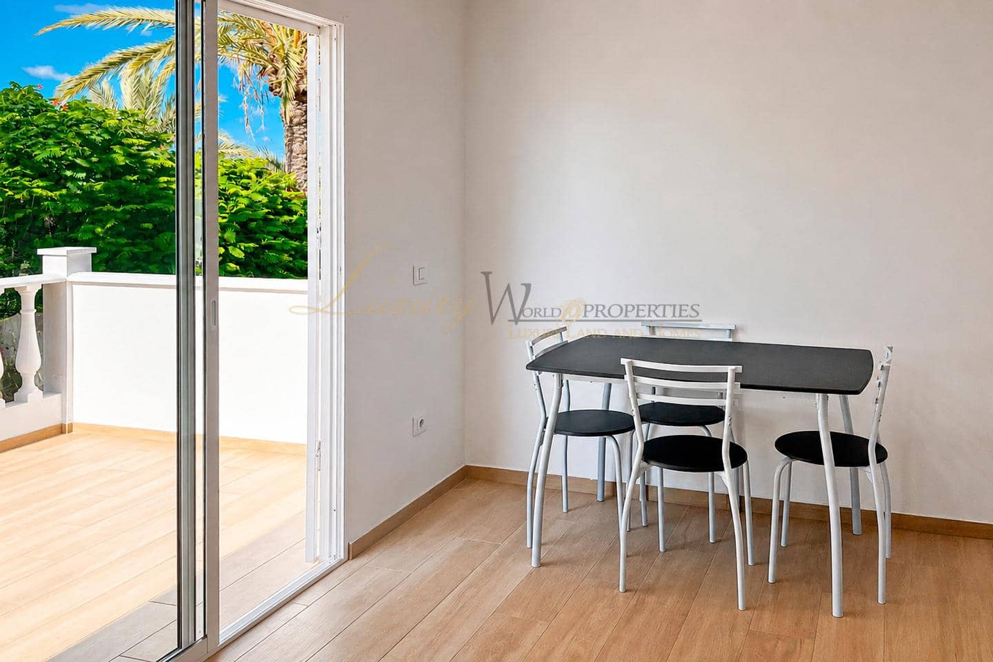 Piso de 2 habitaciones en Costa del Silencio en venta con piscina - 230.000 € (Ref: 9920908)