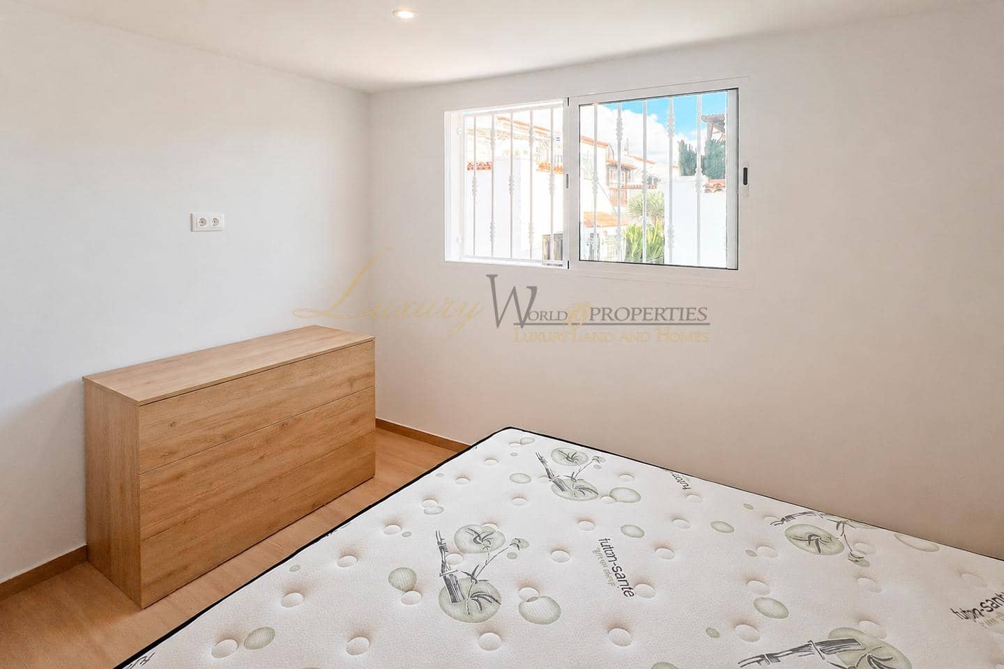 Piso de 2 habitaciones en Costa del Silencio en venta con piscina - 230.000 € (Ref: 9920908)