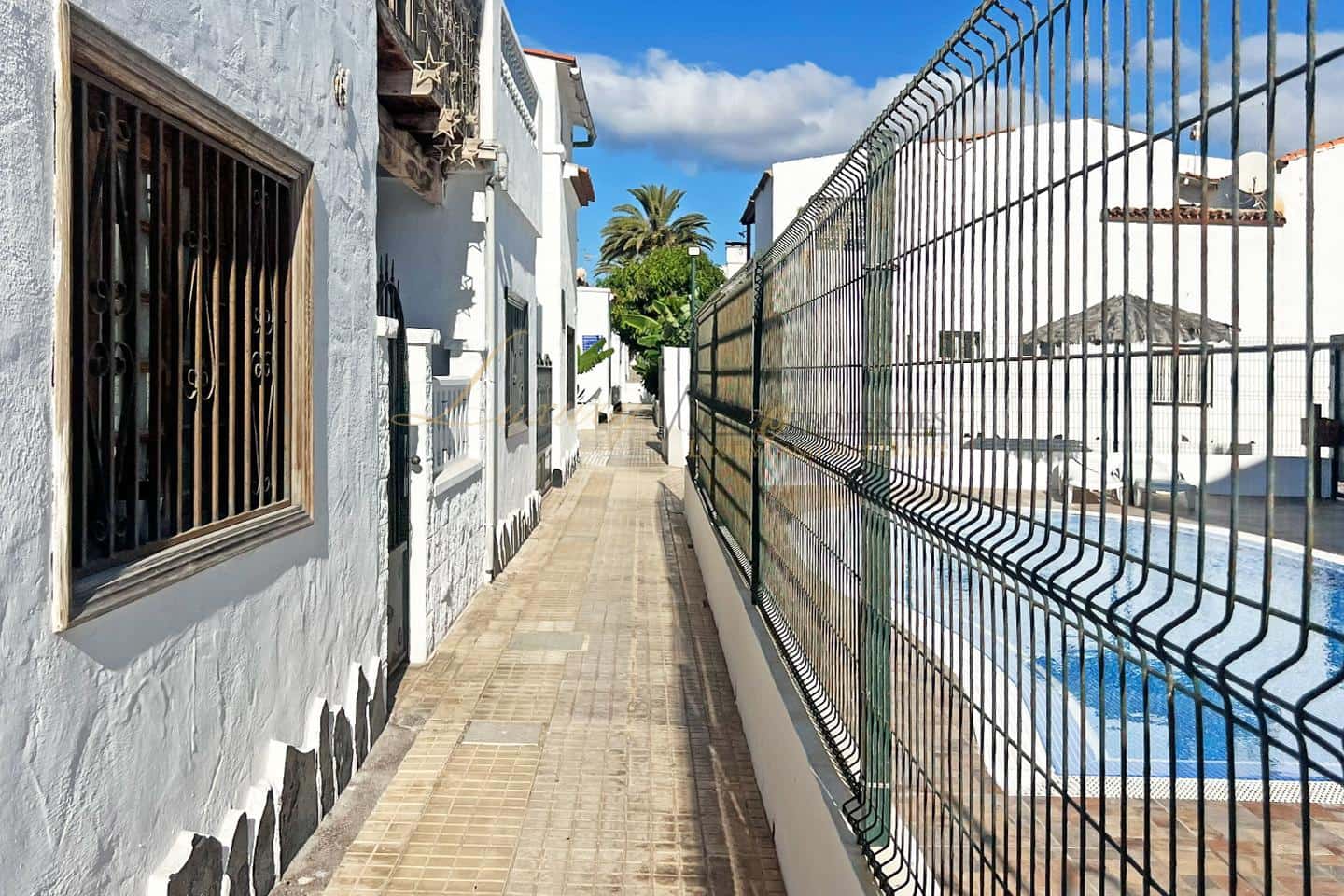 Piso de 2 habitaciones en Costa del Silencio en venta con piscina - 230.000 € (Ref: 9920908)