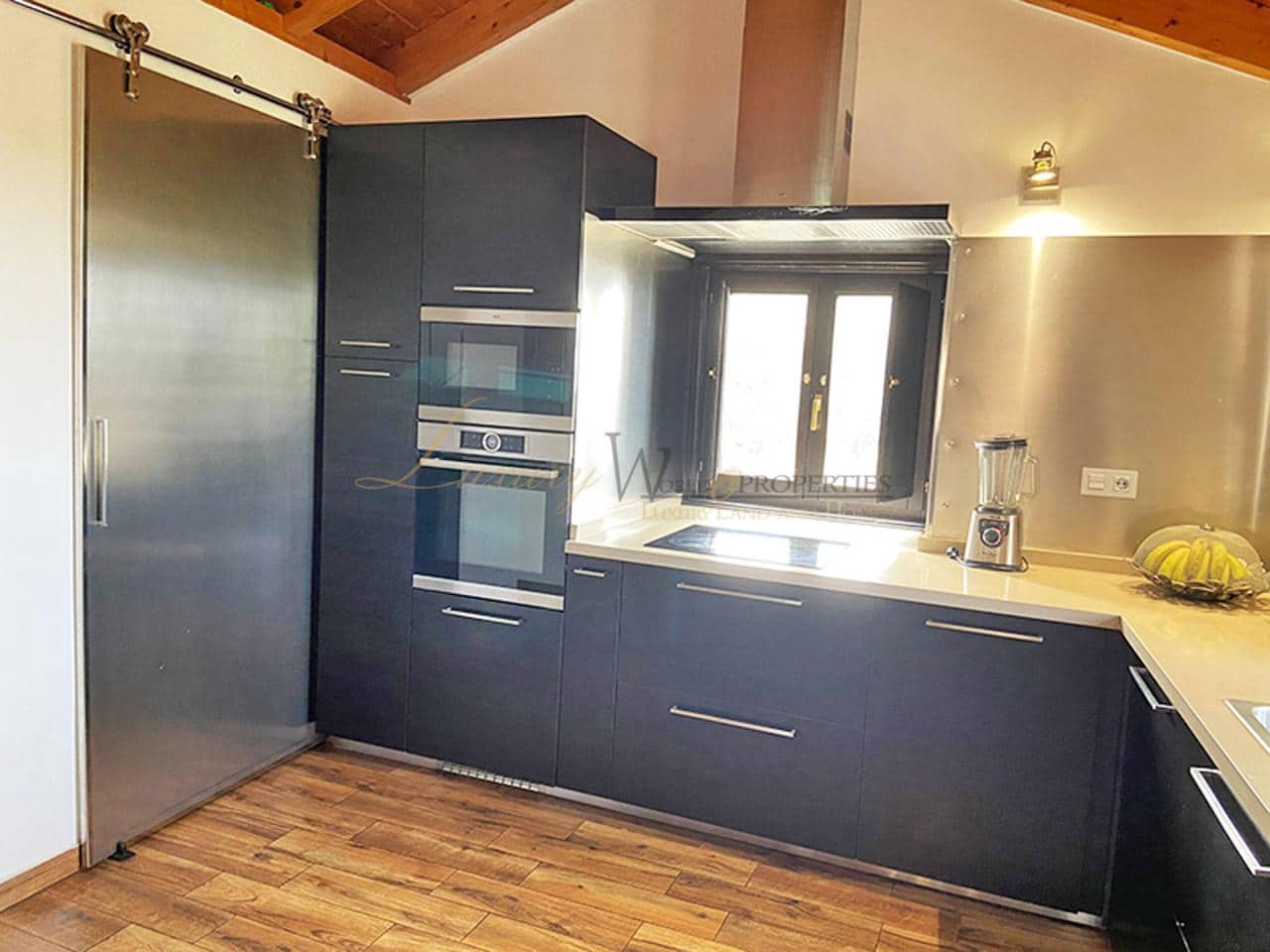 4 bedroom Villa for sale in Guia de Isora with garage - € 546,000 (Ref: 9932390)
