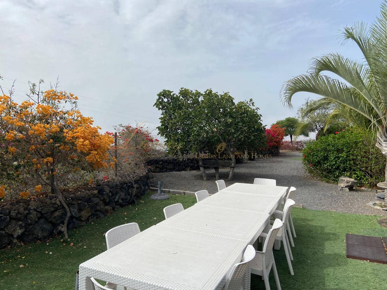 4 bedroom Villa for sale in Guia de Isora with garage - € 546,000 (Ref: 9932390)