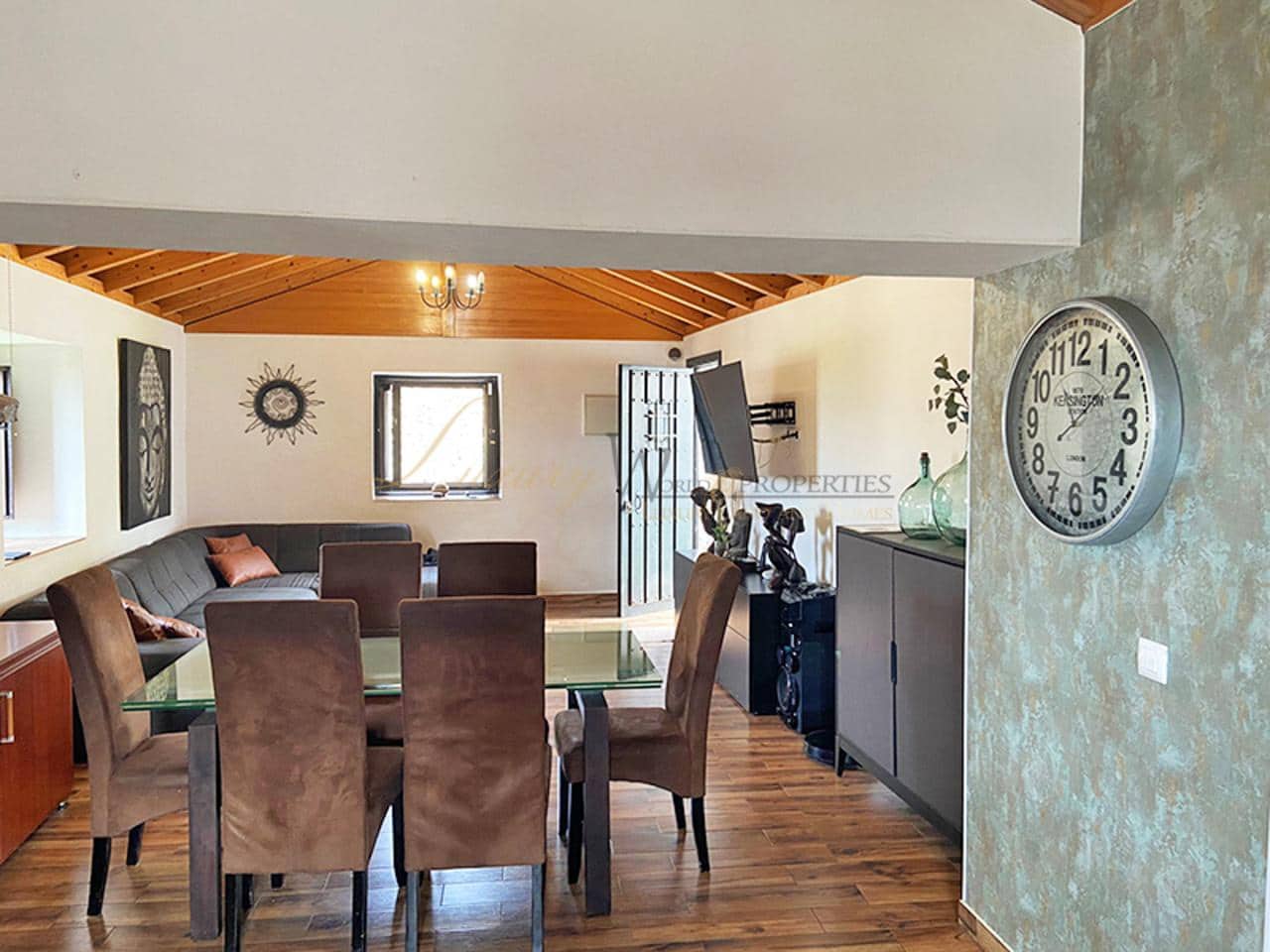 4 bedroom Villa for sale in Guia de Isora with garage - € 546,000 (Ref: 9932390)