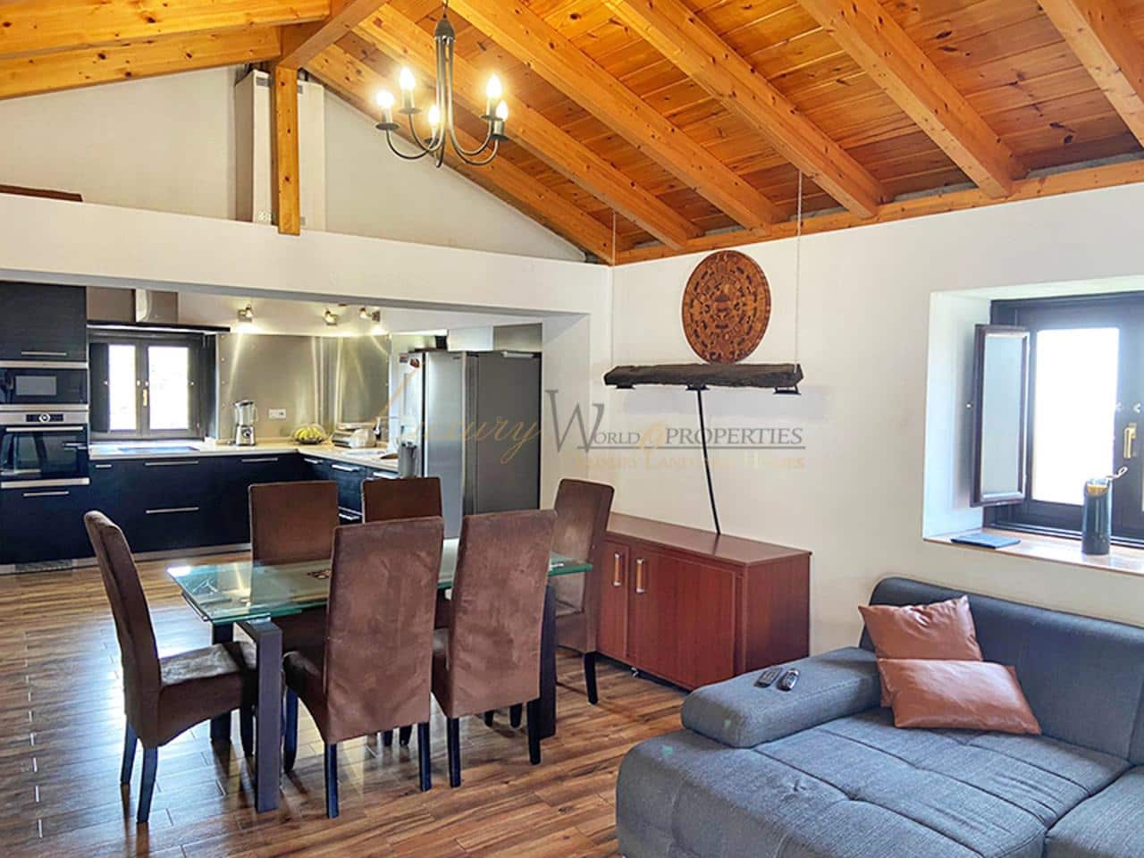 4 bedroom Villa for sale in Guia de Isora with garage - € 546,000 (Ref: 9932390)