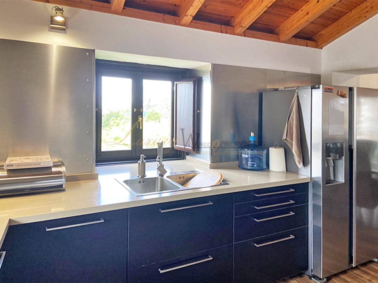 4 bedroom Villa for sale in Guia de Isora with garage - € 546,000 (Ref: 9932390)