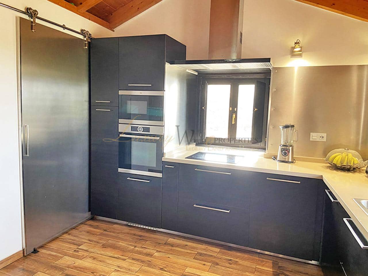 4 bedroom Villa for sale in Guia de Isora with garage - € 546,000 (Ref: 9932390)
