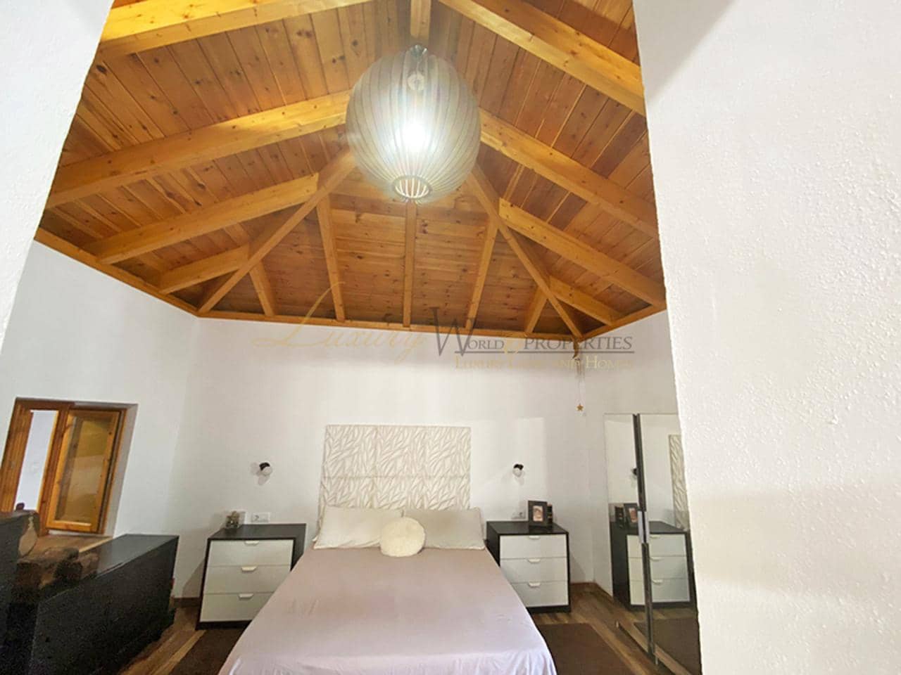 4 bedroom Villa for sale in Guia de Isora with garage - € 546,000 (Ref: 9932390)