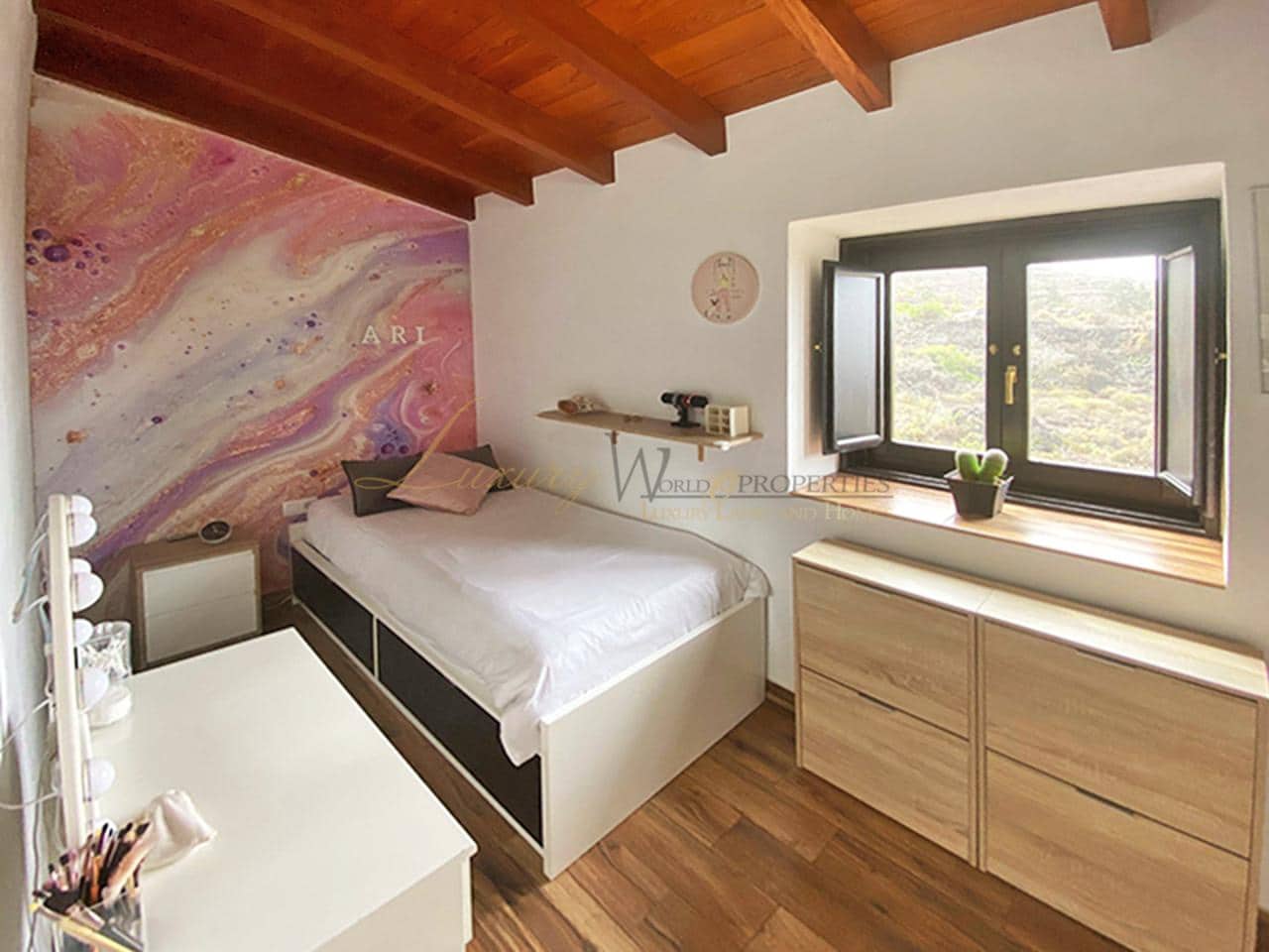 4 bedroom Villa for sale in Guia de Isora with garage - € 546,000 (Ref: 9932390)