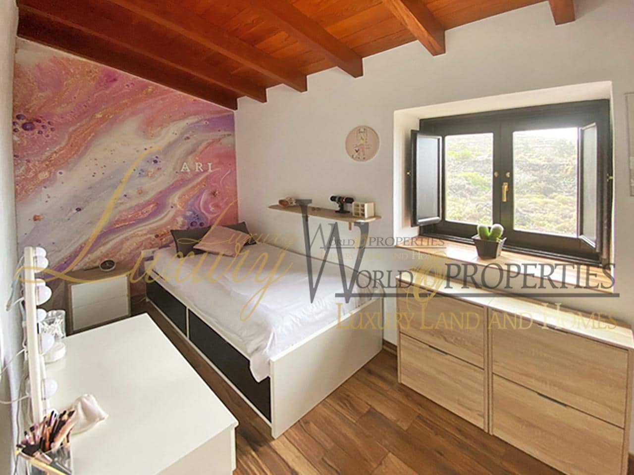 4 bedroom Villa for sale in Guia de Isora with garage - € 546,000 (Ref: 9932390)