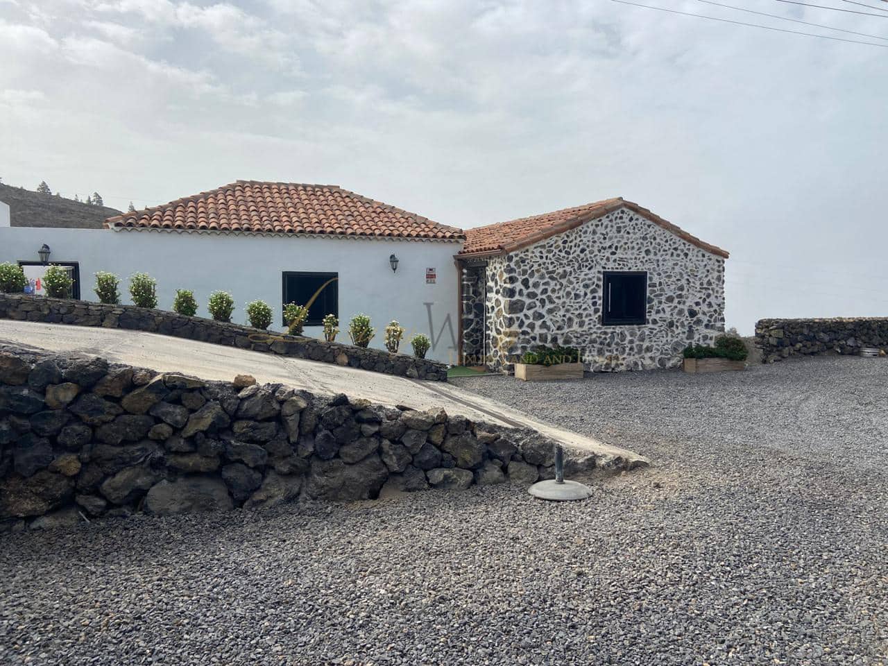 4 bedroom Villa for sale in Guia de Isora with garage - € 546,000 (Ref: 9932390)
