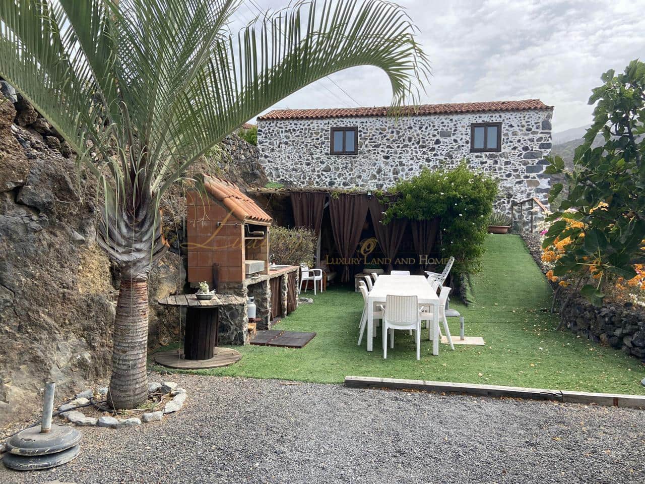 4 bedroom Villa for sale in Guia de Isora with garage - € 546,000 (Ref: 9932390)