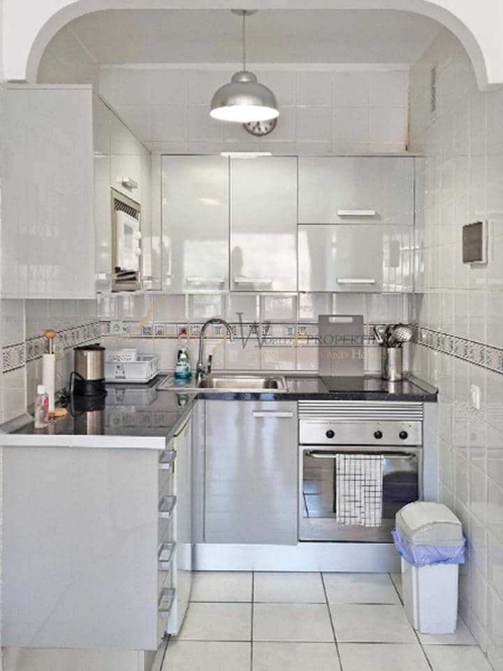 1 soverom Leilighet til salgs i Los Cristianos med svømmebasseng garasje - € 305 000 (Ref: 9935109)