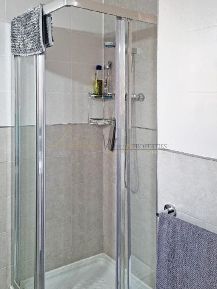 1 soverom Leilighet til salgs i Los Cristianos med svømmebasseng garasje - € 305 000 (Ref: 9935109)
