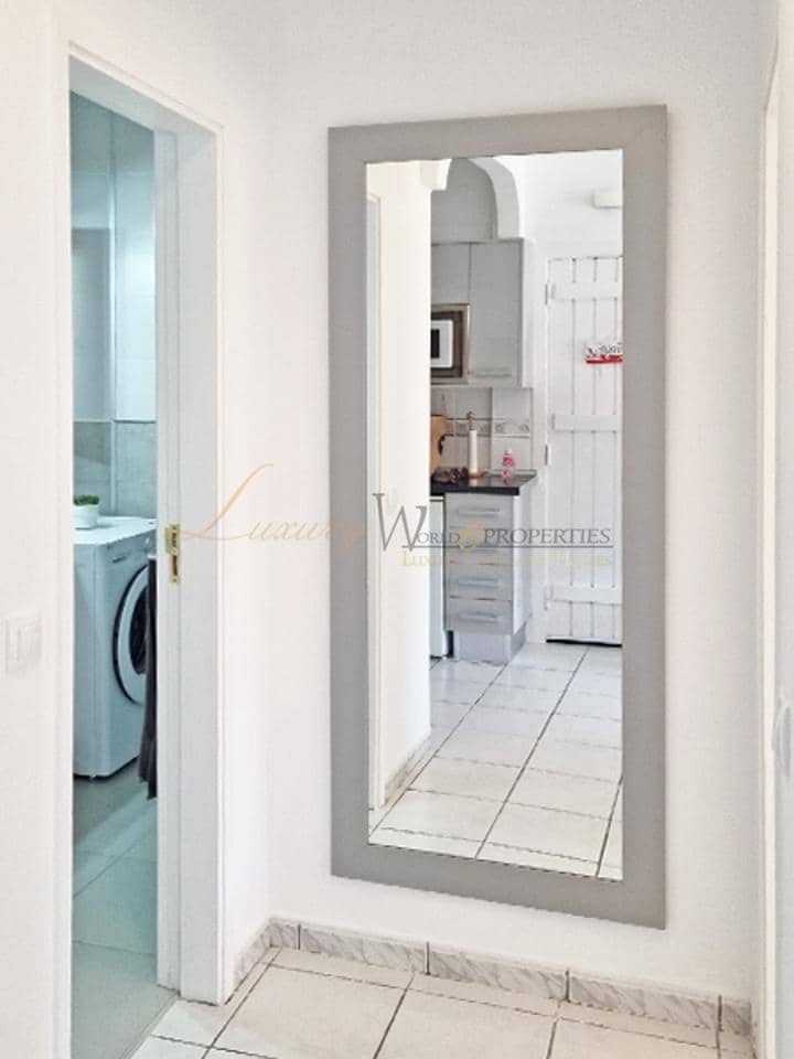1 soverom Leilighet til salgs i Los Cristianos med svømmebasseng garasje - € 305 000 (Ref: 9935109)