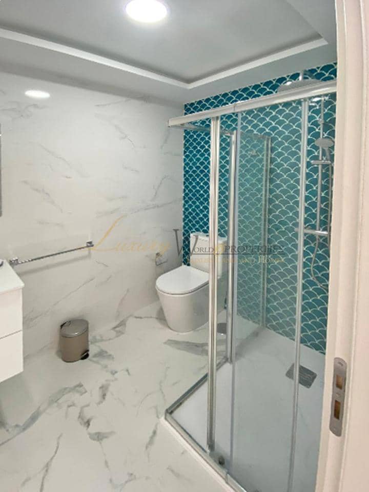 2 bedroom Flat for sale in Los Cristianos with pool - € 330,000 (Ref: 9938680)