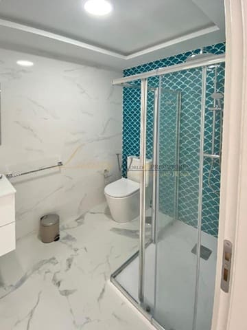 2 soverom Leilighet til salgs i Los Cristianos, Arona med svømmebasseng - € 330 000 (Ref: 9938680)