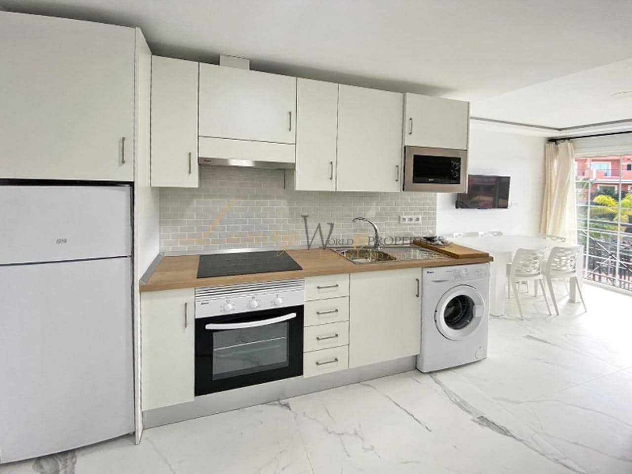 2 bedroom Flat for sale in Los Cristianos with pool - € 330,000 (Ref: 9938680)