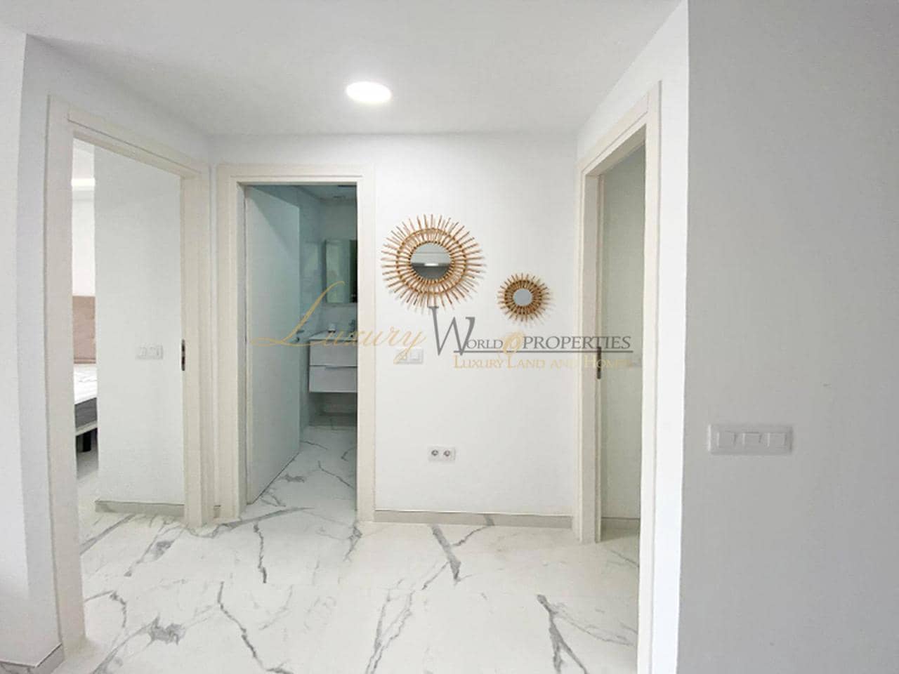 2 bedroom Flat for sale in Los Cristianos with pool - € 330,000 (Ref: 9938680)
