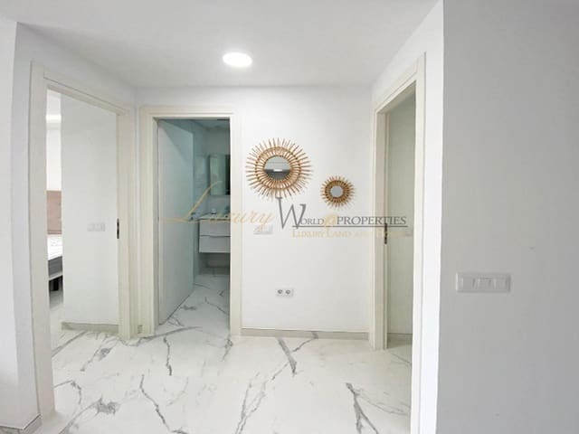 2 soverom Leilighet til salgs i Los Cristianos, Arona med svømmebasseng - € 330 000 (Ref: 9938680)