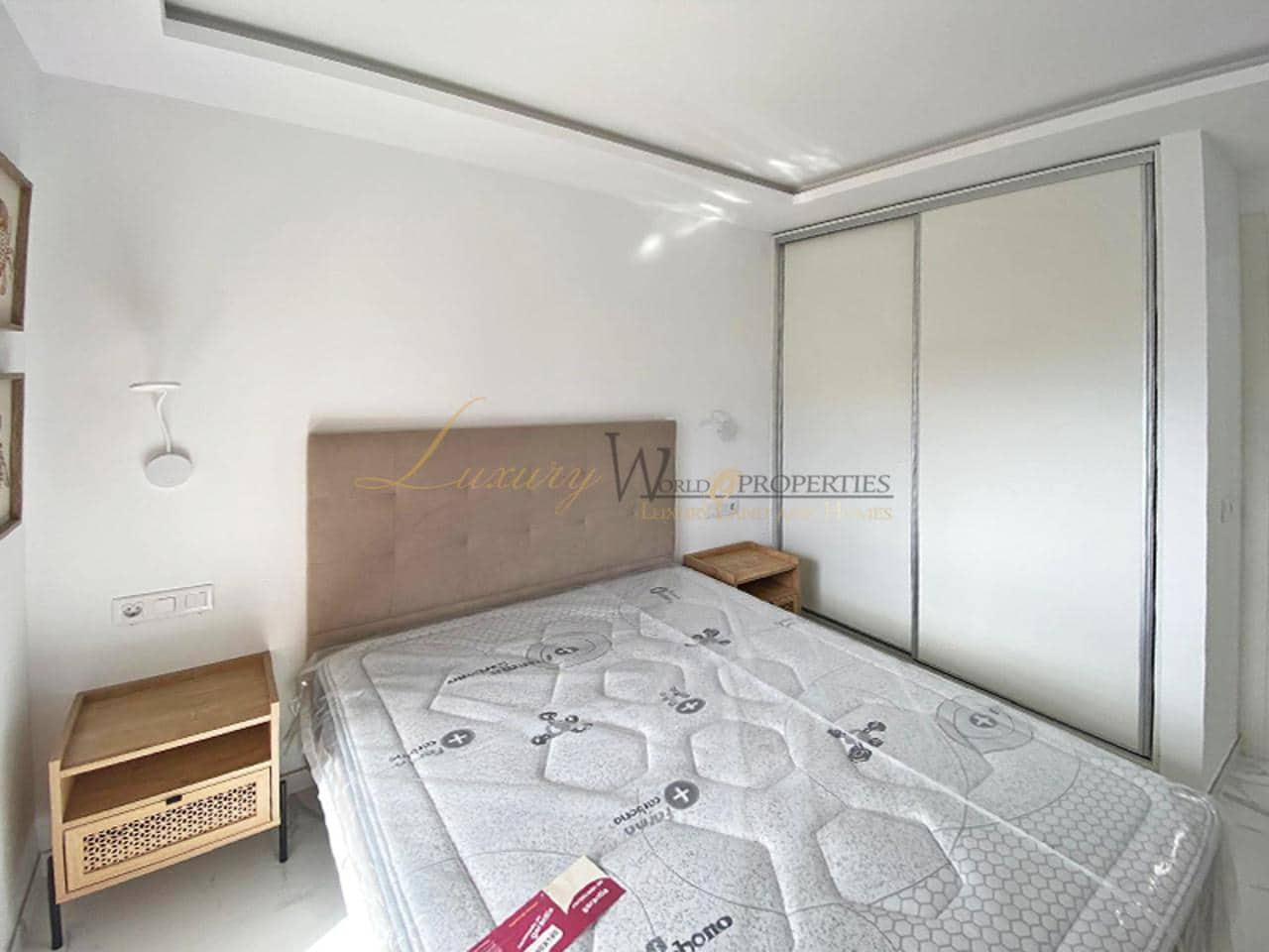 2 bedroom Flat for sale in Los Cristianos with pool - € 330,000 (Ref: 9938680)