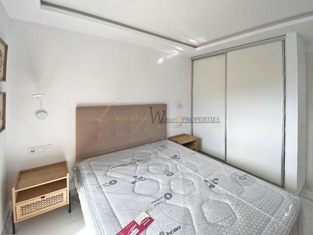 2 soverom Leilighet til salgs i Los Cristianos, Arona med svømmebasseng - € 330 000 (Ref: 9938680)
