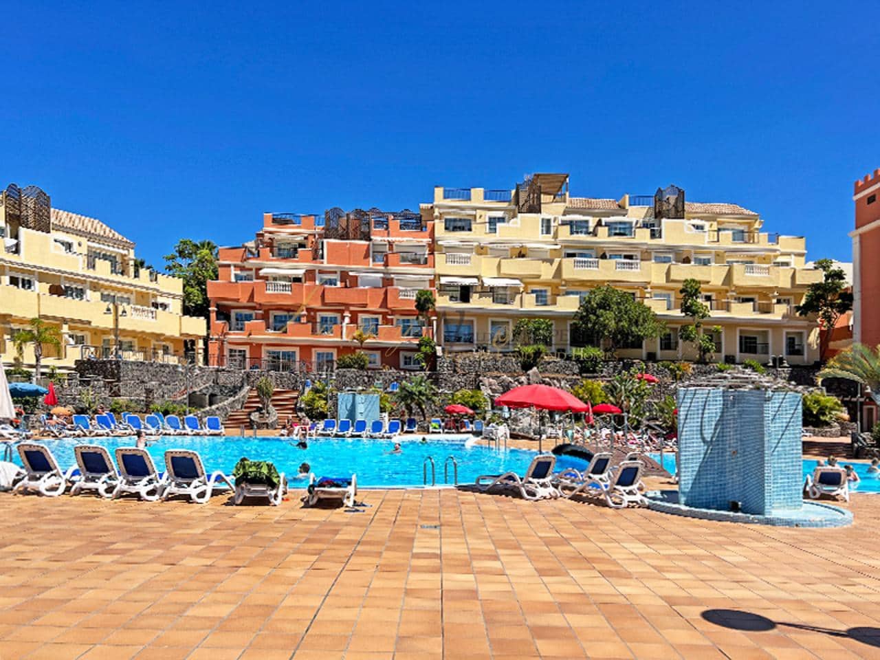 2 bedroom Flat for sale in Los Cristianos with pool - € 330,000 (Ref: 9938680)