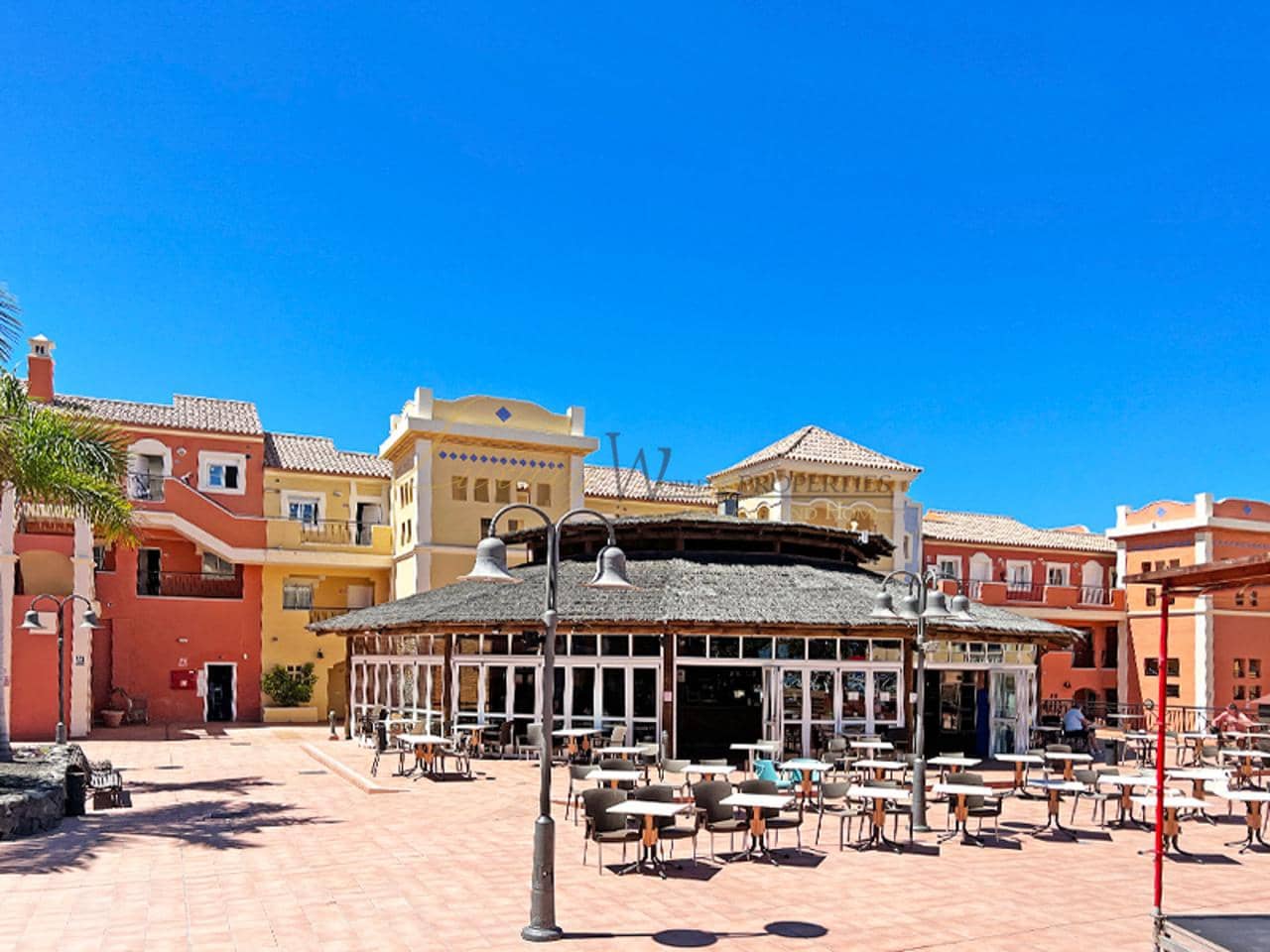 2 bedroom Flat for sale in Los Cristianos with pool - € 330,000 (Ref: 9938680)