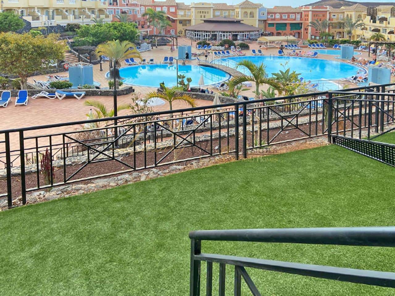 2 bedroom Flat for sale in Los Cristianos with pool - € 330,000 (Ref: 9938680)