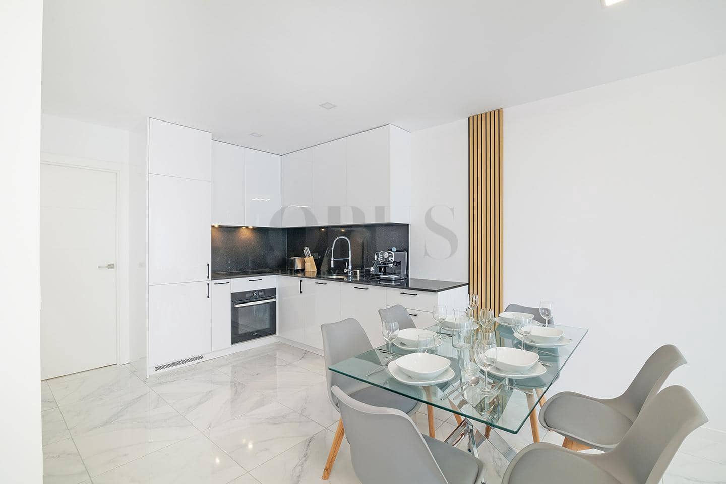 Piso de 4 habitaciones en Costa Adeje en venta con piscina - 1.000.000 € (Ref: 9948897)