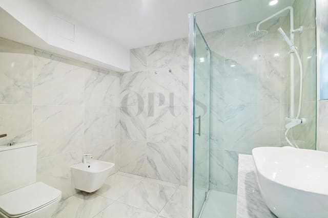 4 chambre Appartement à vendre à Playa de las Américas, Adeje avec piscine - 1 000 000 € (Ref: 9948897)
