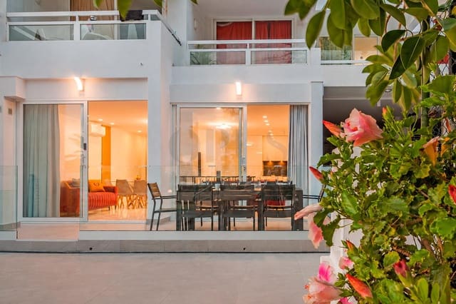 4 chambre Appartement à vendre à Playa de las Américas, Adeje avec piscine - 1 000 000 € (Ref: 9948897)