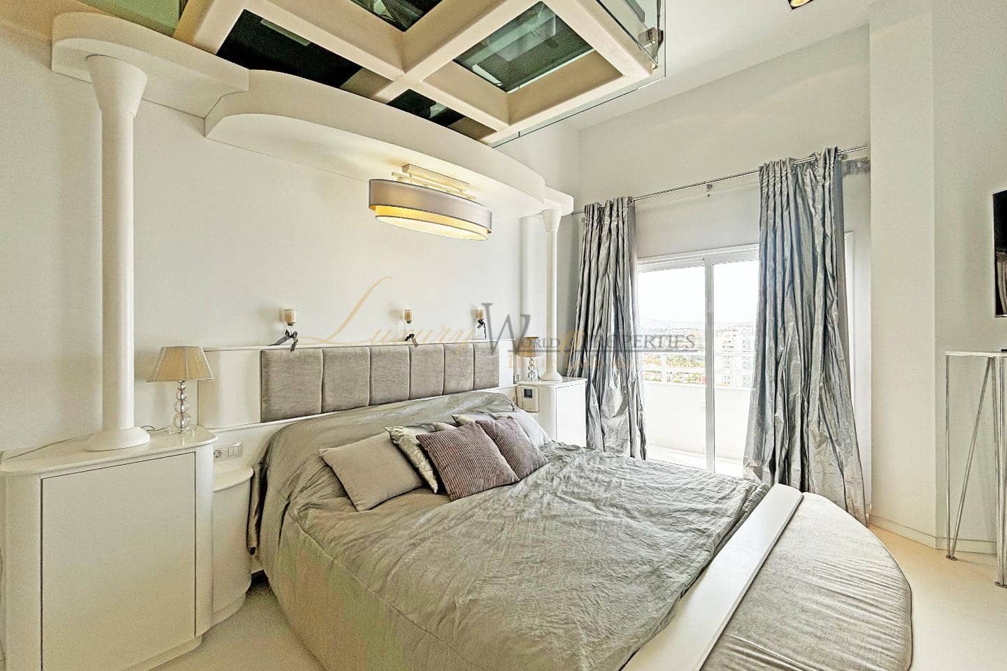 1 bedroom Flat for sale in Costa Adeje with pool - € 1,495,000 (Ref: 9956501)