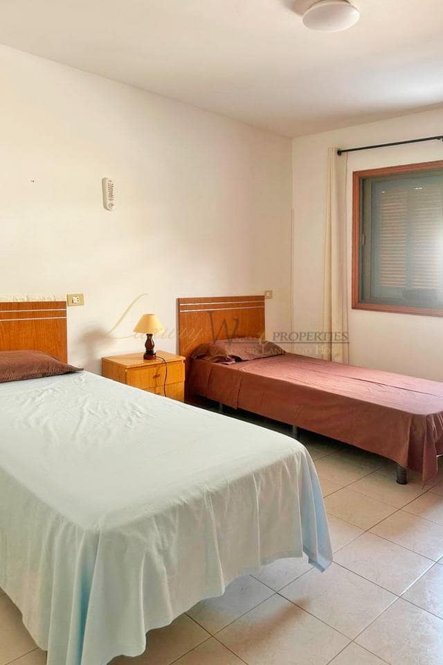 3 bedroom Flat for sale in Los Cristianos with pool garage - € 495,000 (Ref: 9958393)