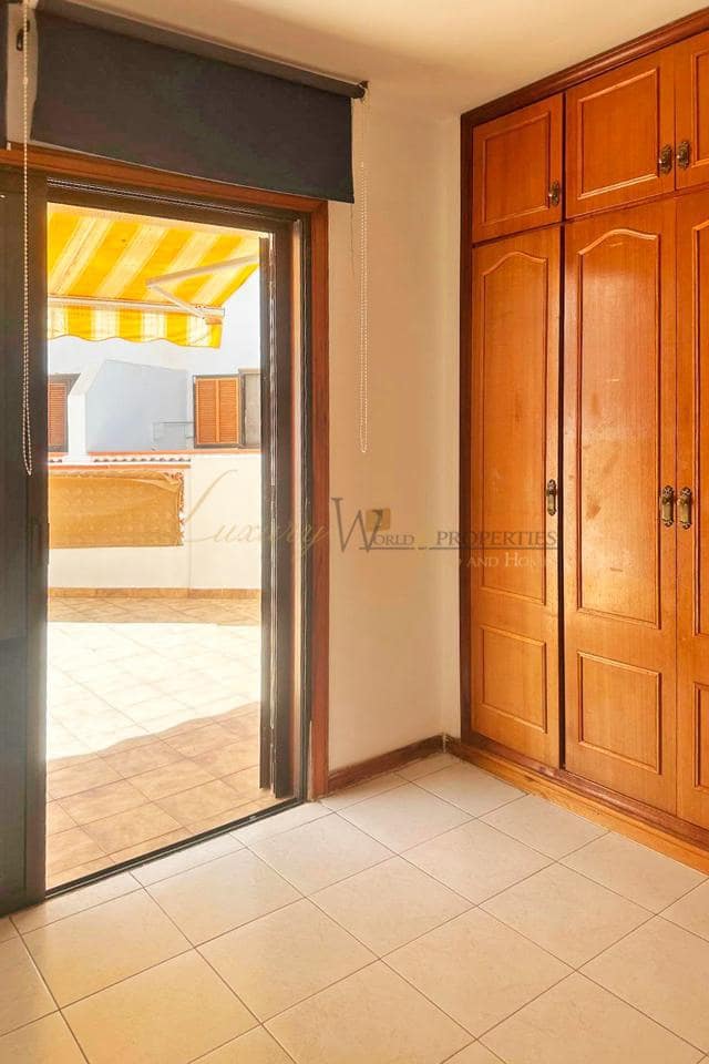3 bedroom Flat for sale in Los Cristianos with pool garage - € 495,000 (Ref: 9958393)