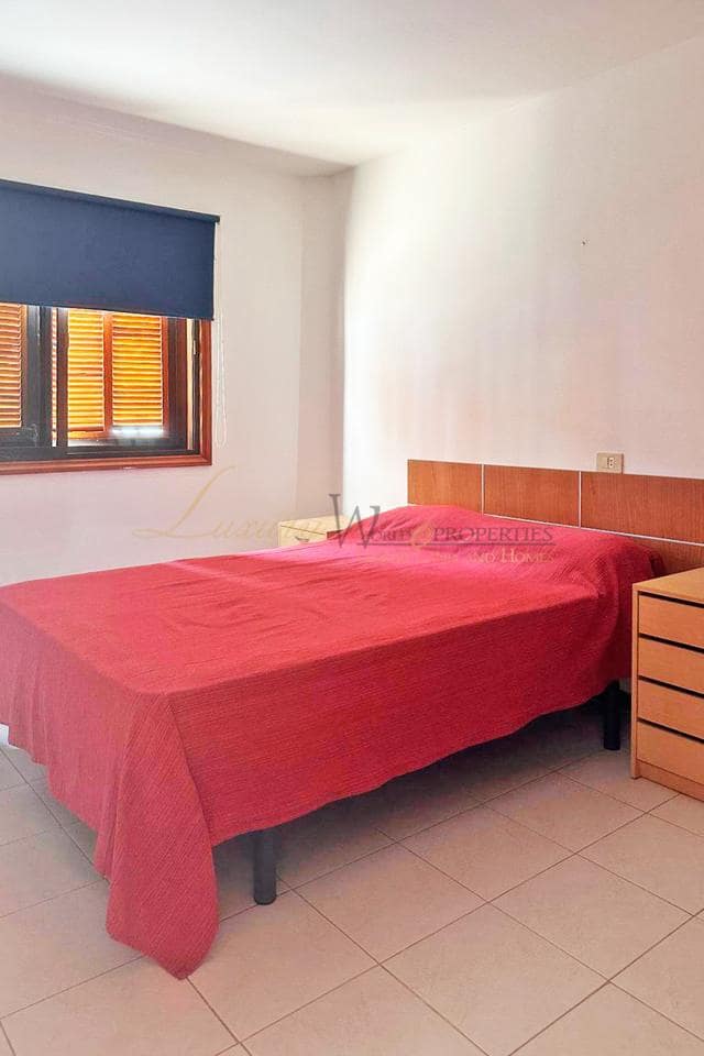 3 bedroom Flat for sale in Los Cristianos with pool garage - € 495,000 (Ref: 9958393)