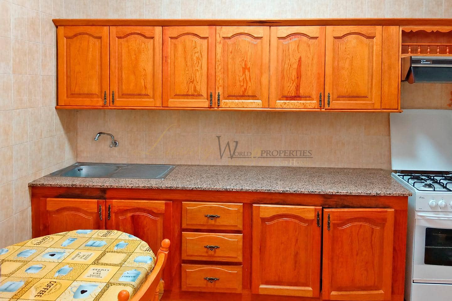 7 soverom Villa til salgs i Santiago del Teide med garasje - € 280 000 (Ref: 9966001)