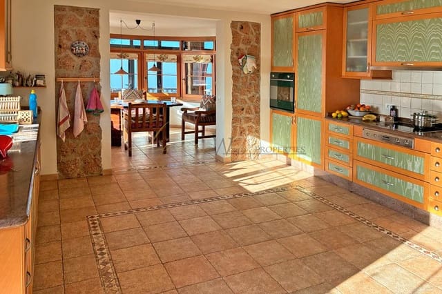 Chalet de 4 habitaciones en Arona en venta con garaje - 925.000 € (Ref: 9975942)