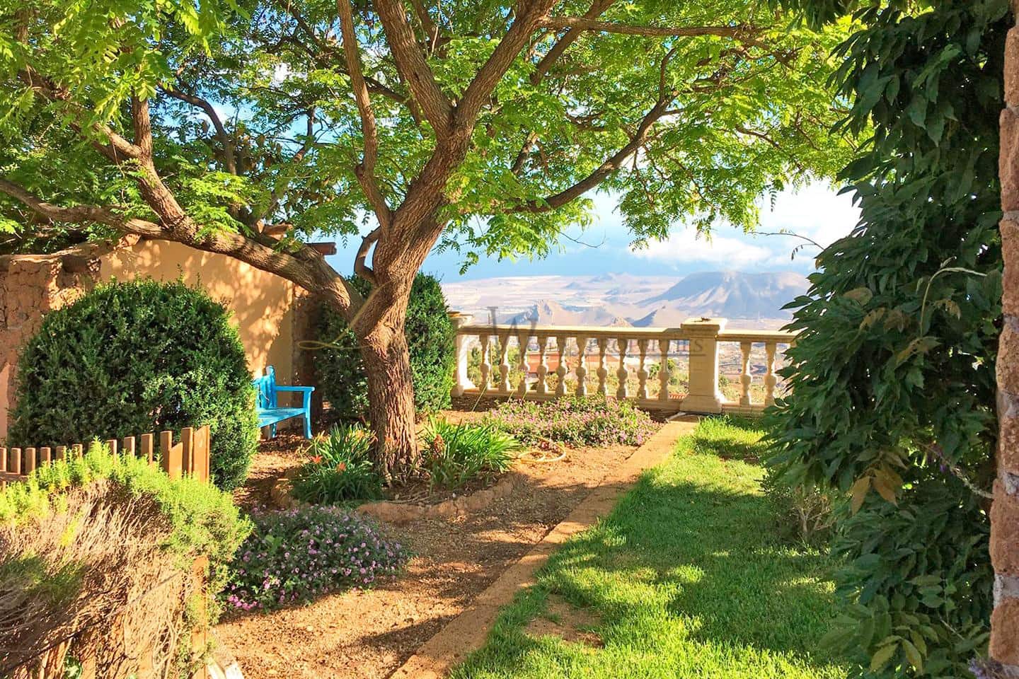 4 bedroom Villa for sale in Arona with garage - € 925,000 (Ref: 9975942)
