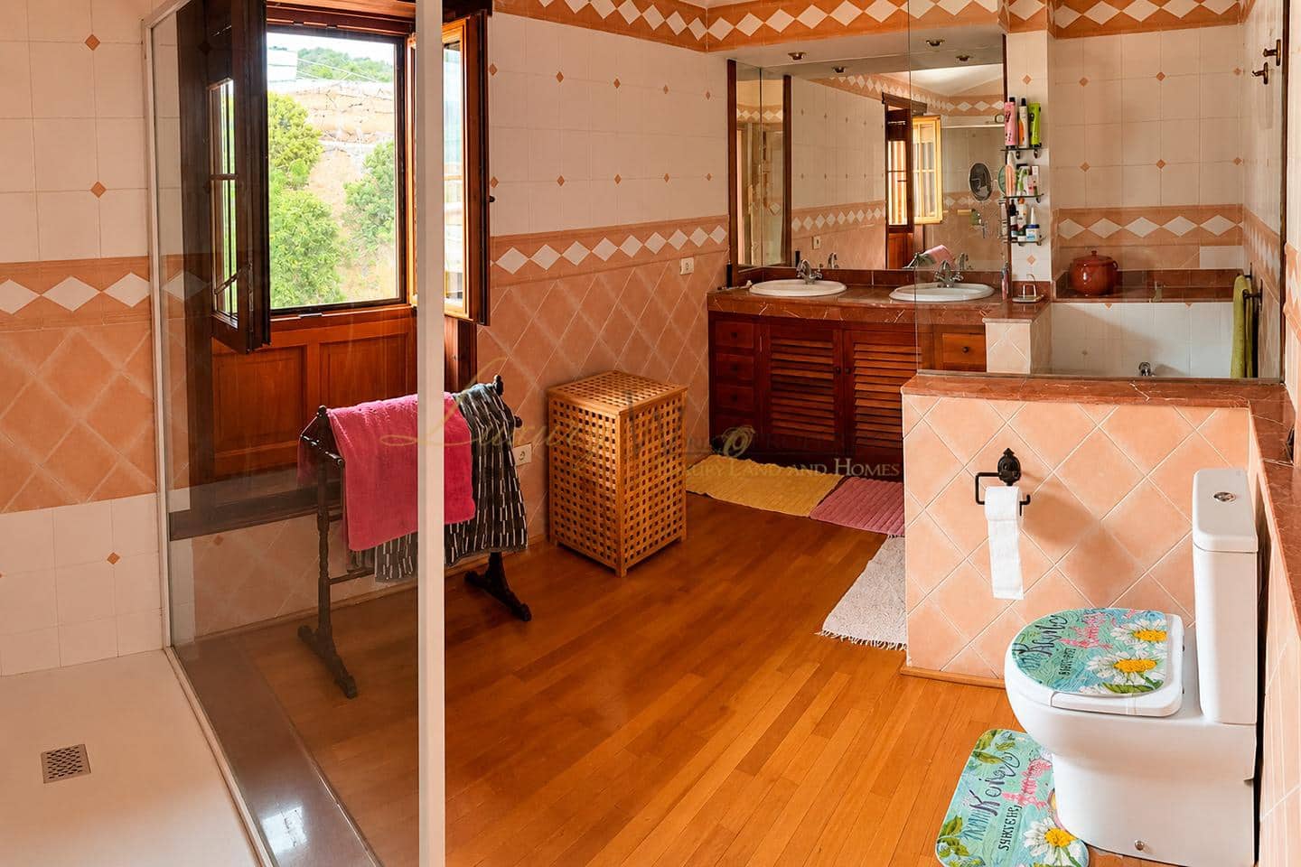 4 bedroom Villa for sale in Arona with garage - € 925,000 (Ref: 9975942)