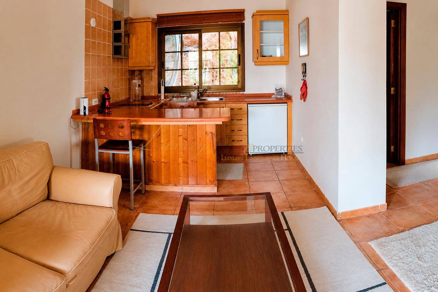 4 bedroom Villa for sale in Arona with garage - € 925,000 (Ref: 9975942)